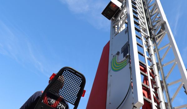 Die Bergrettung zeigt einen Einsatz mit einem Kran.