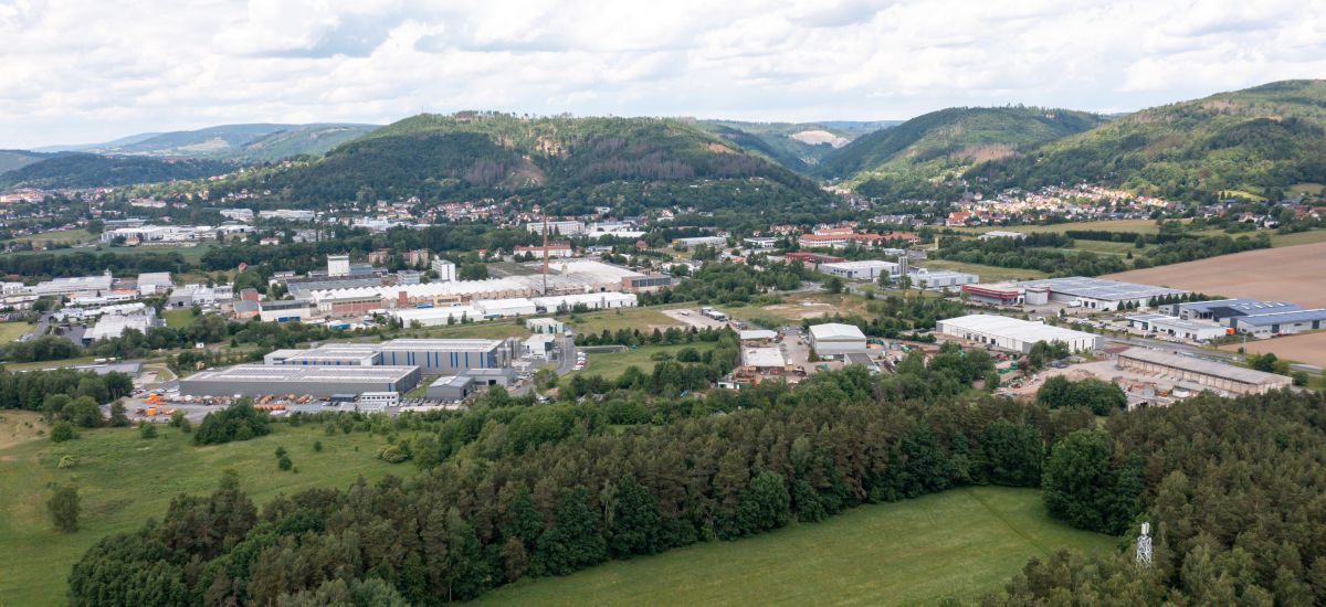 Ein Gewerbegebiet in Sonneberg von oben.