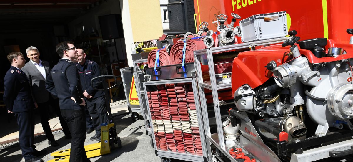 Übergabe eines neuen Feuerwehrfahrzeuges bei der Feuerwehr Spechtsbrunn.