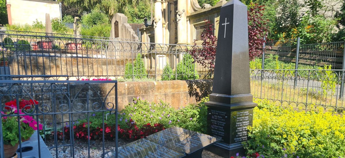 Familiengrabstätte auf dem Hauptfriedhof Sonneberg.